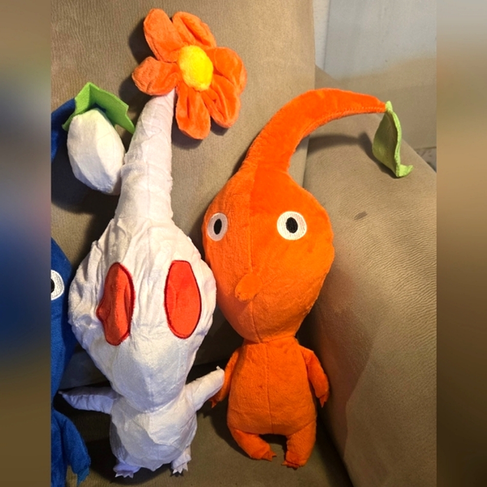 Pikmin Plush Set - Yellow Blue White and Orange Pikmin Plushies - Picture 5 of 8